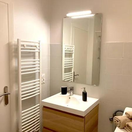 Le Raymond, Grand Studio, Parking Apartment